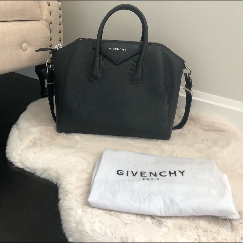 Givenchy: Medium Antigona Leather Satchel